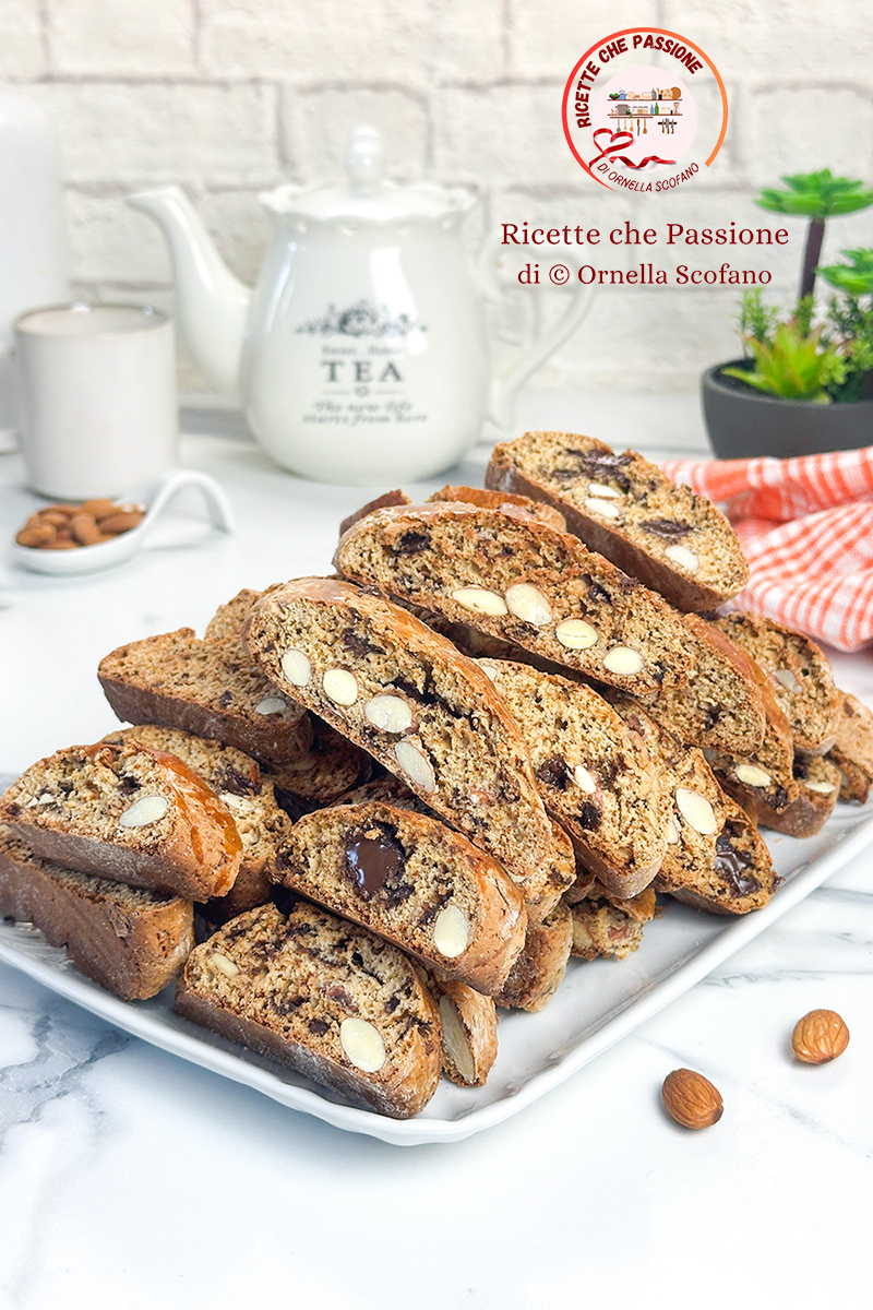 Almond and Chocolate Biscotti Without Butter - Delicious Recipes