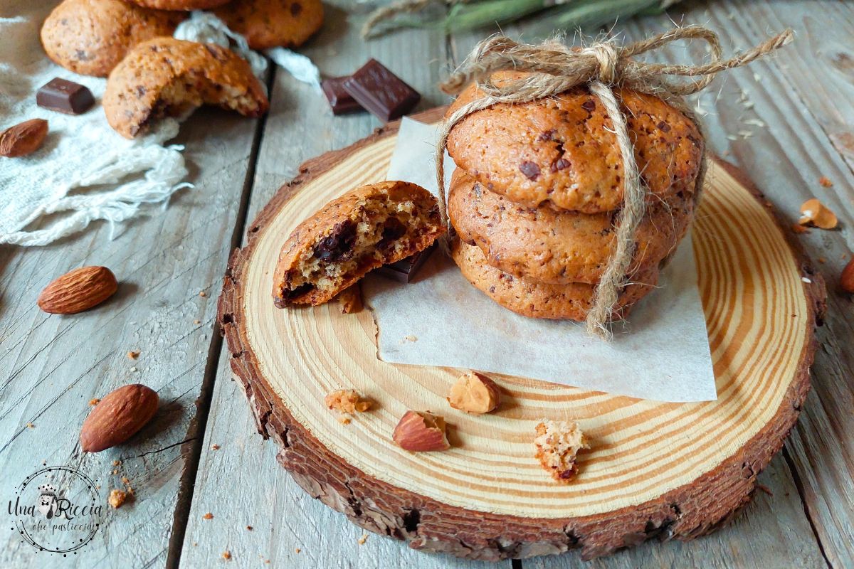 Almond and Chocolate Cookies