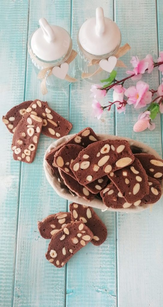 almond and hazelnut cocoa crisps