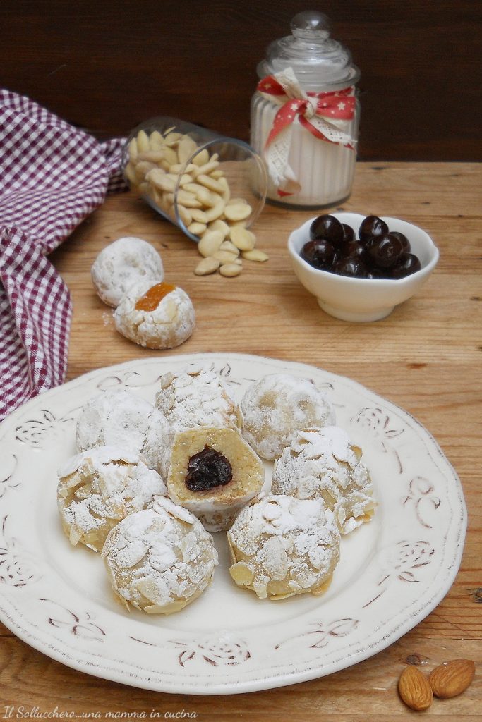 almond paste with sour cherries vert