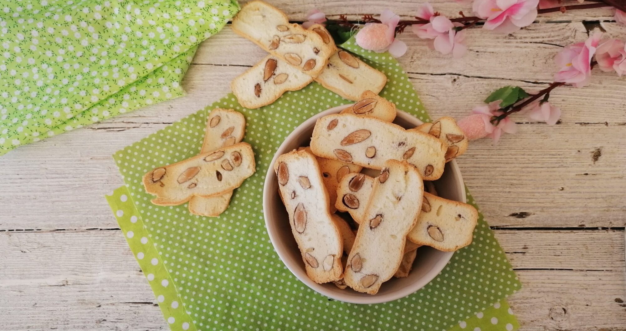 EASY AND DELICIOUS CRUNCHY ALMOND WAFERS