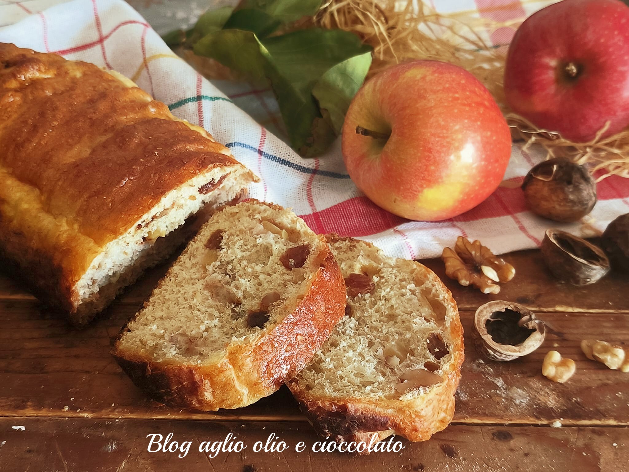 APPLE BRIOCHE BREAD WITH WALNUTS AND RAISINS