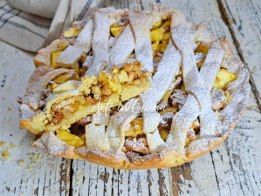 APPLE STRUDEL TART with shortcrust pastry