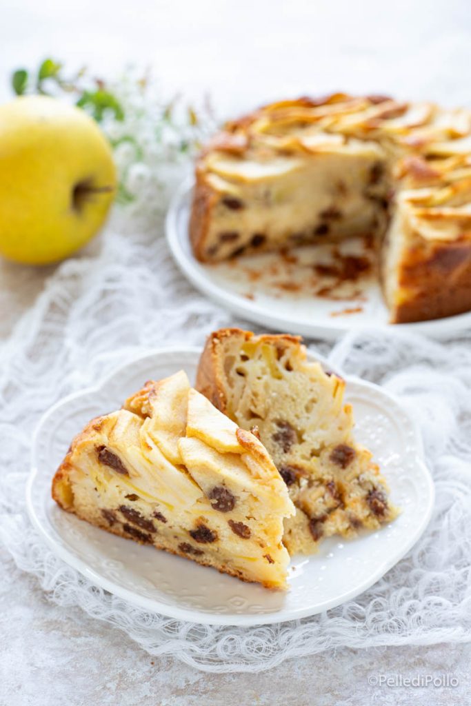 apple cake with ricotta and raisins