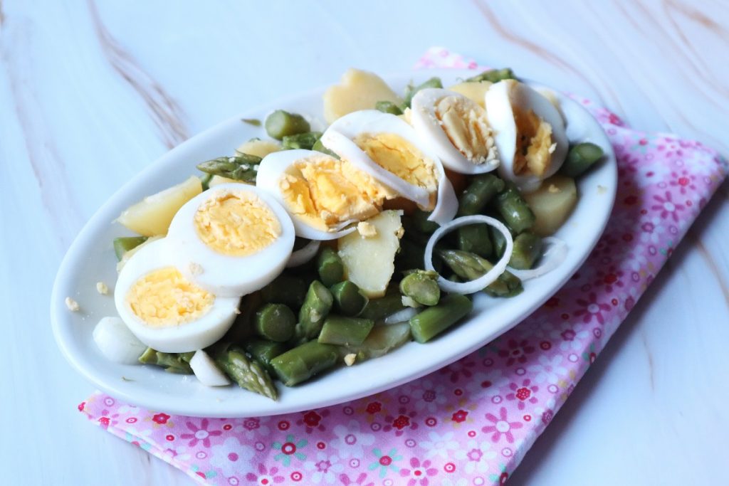 asparagus salad with potatoes and eggs