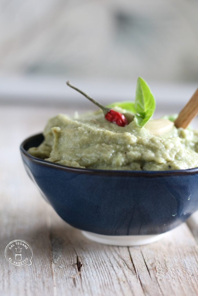 recipe of ripe blended avocado with almonds