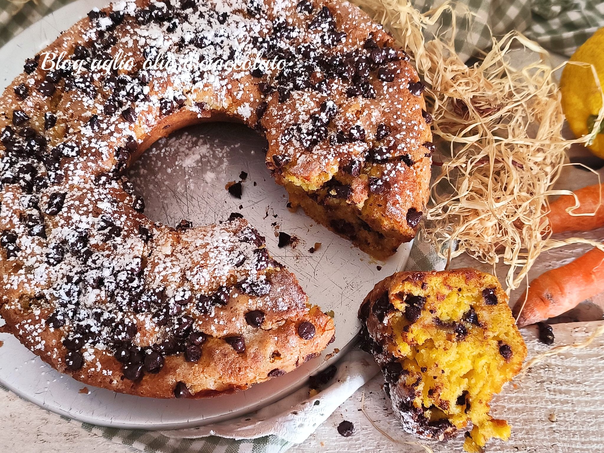 BAKED CARROT CAKE WITH CHOCOLATE CHIPS WITHOUT EGGS AND BUTTER AND WITH LITTLE SUGAR: EASY SWEET RECIPE