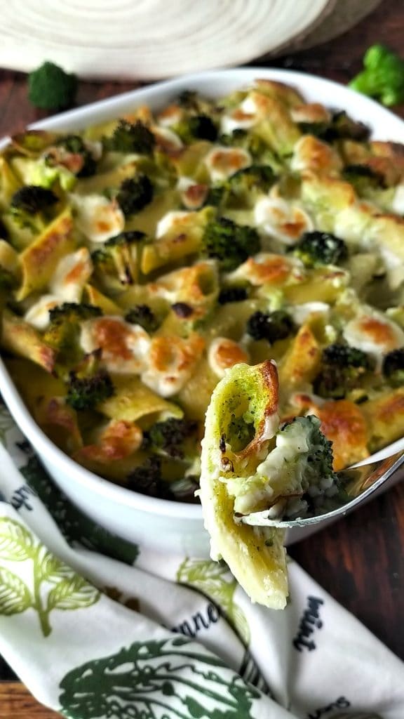 baked-pasta-with-broccoli-and-béchamel-horizontal-cover