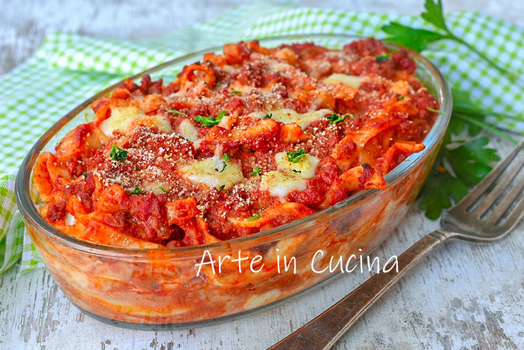 Baked tagliatelle with ragù