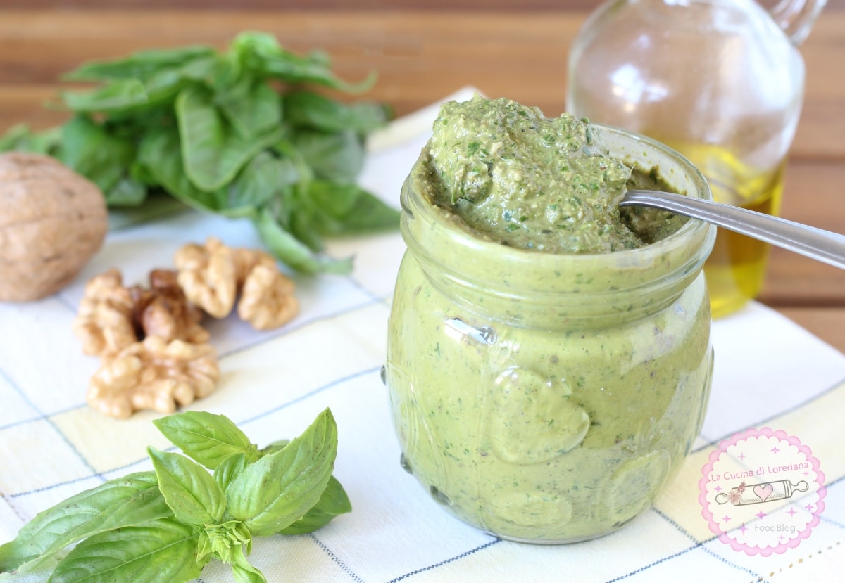 BASIL PESTO WITH WALNUTS the simple and perfect recipe