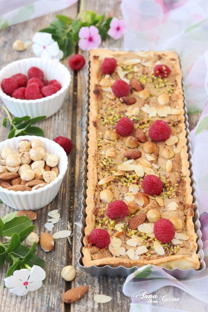 Tart with Mascarpone Cream and Almonds