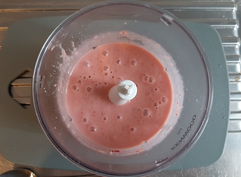 blend everything until you get a smooth creamy homogeneous consistency