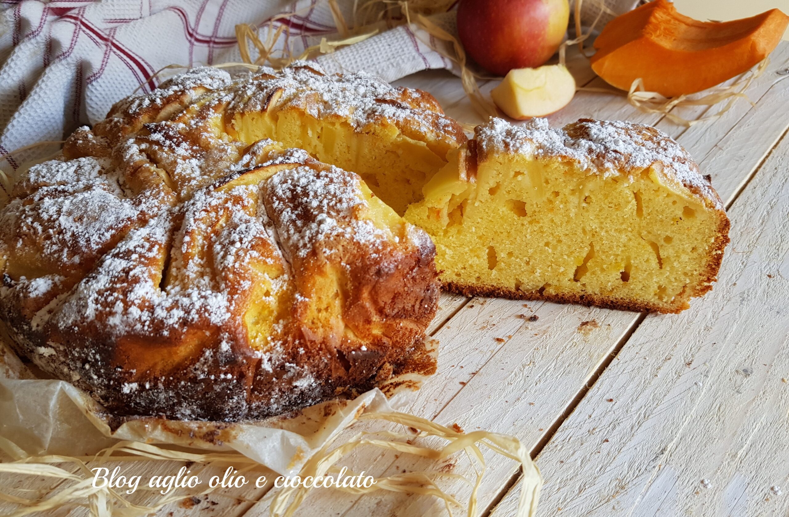 BLENDED CAKE WITH PUMPKIN AND APPLES