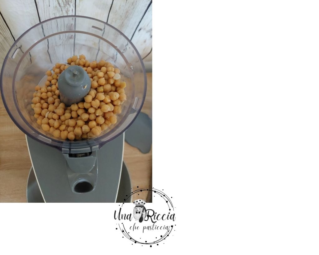 blended-chickpeas-for-chickpea-and-zucchini-flatbread