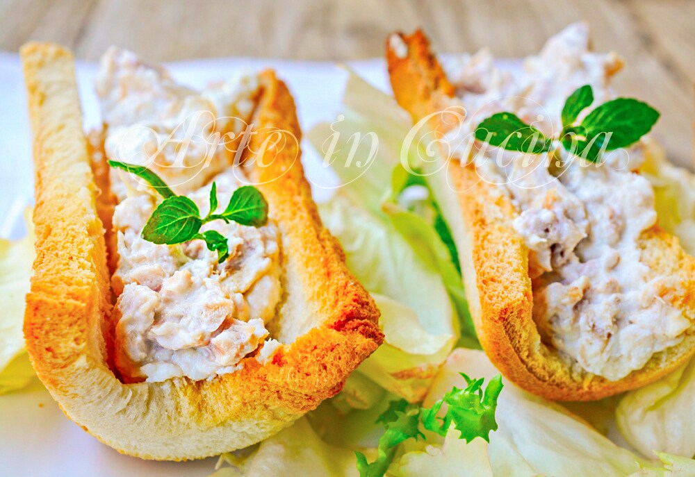 Bread Canoes with Tuna and Ricotta Appetizer