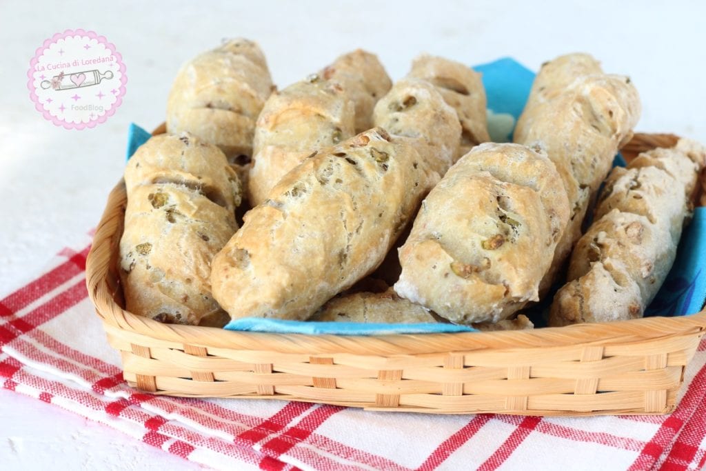 bread rolls with walnuts and olives
