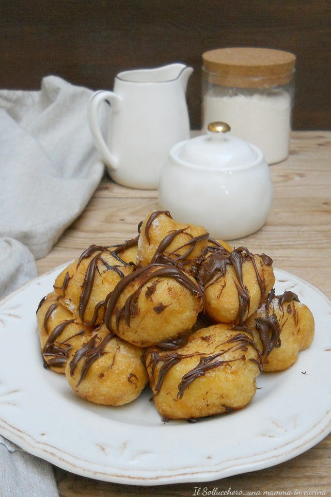 fried Carnival cream puffs with Nutella vert