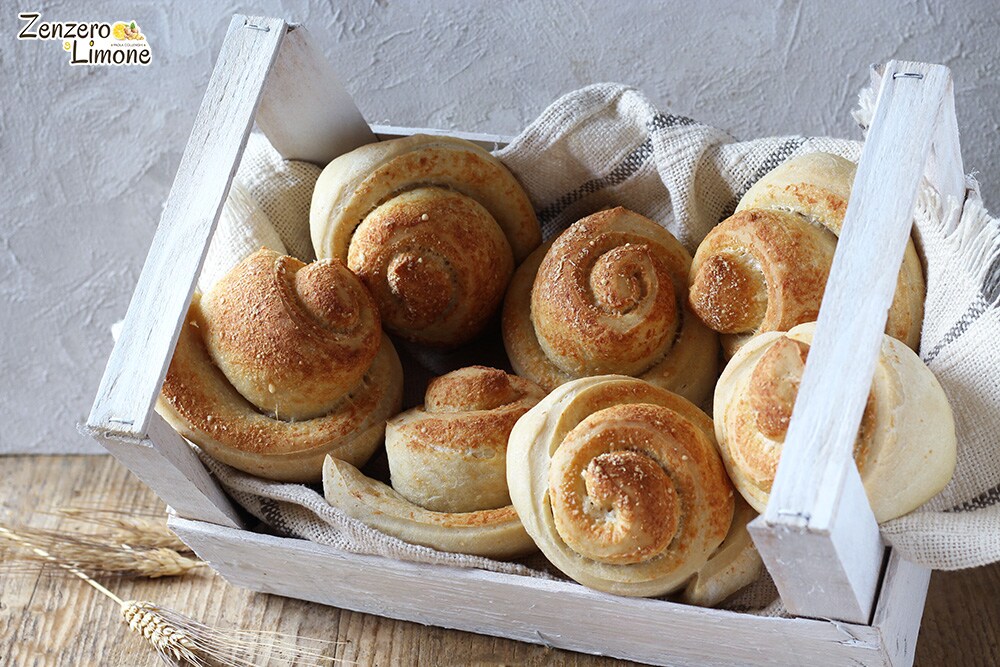 buns with parmesan and balsamic vinegar