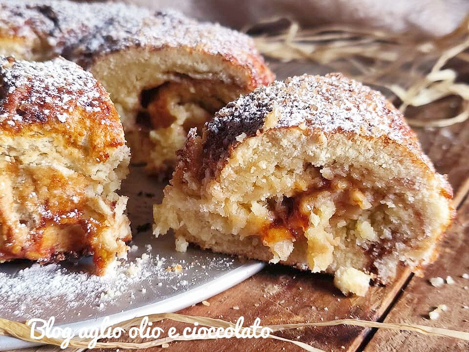 BUTTER RING CAKE WITH JAM