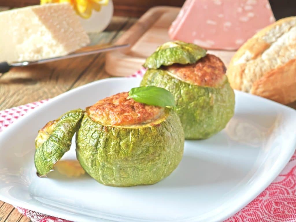 Round zucchini stuffed with mortadella