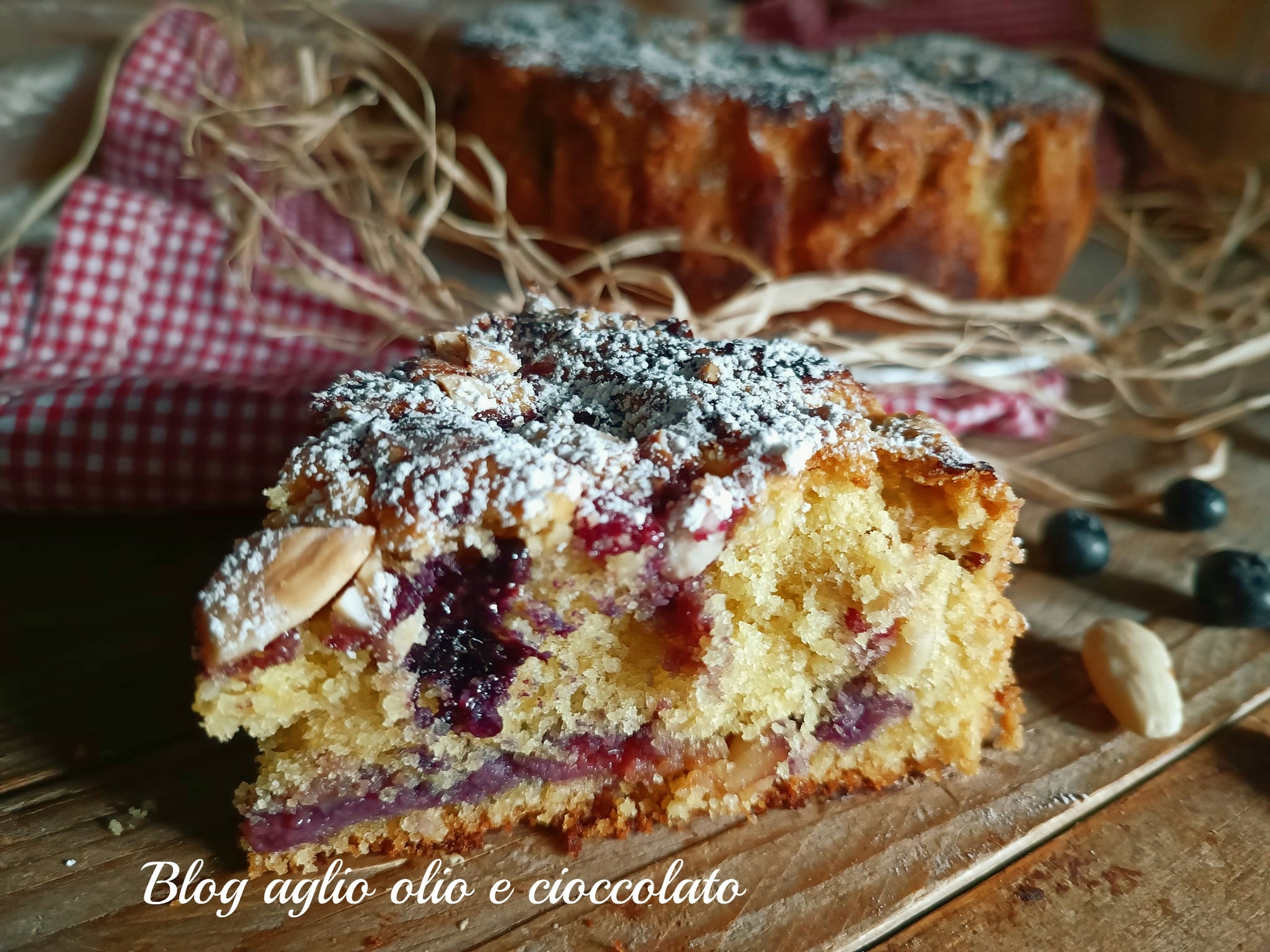 CAKE WITH ALMONDS AND BLUEBERRIES