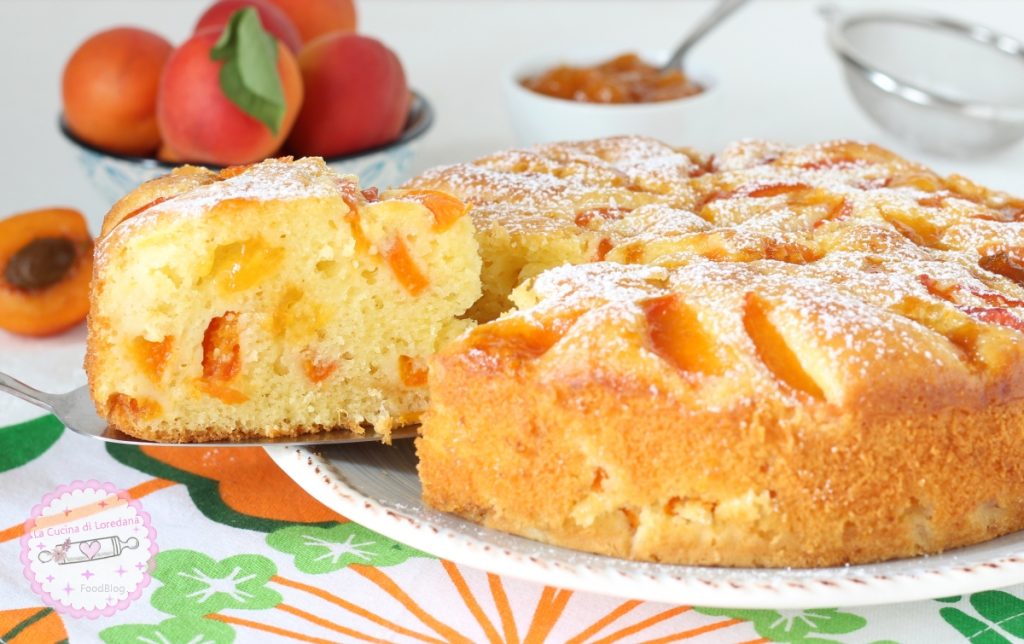 cake with apricots and jam