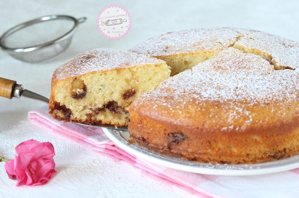 SOFT AND DELICIOUS CAKE WITH CHOCOLATE EGGS