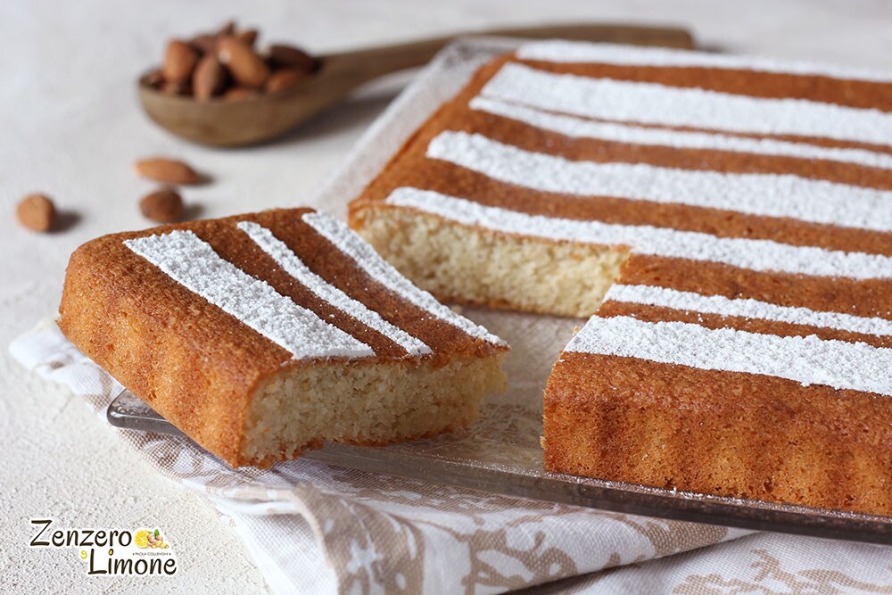 Cake with Egg Whites and Almonds
