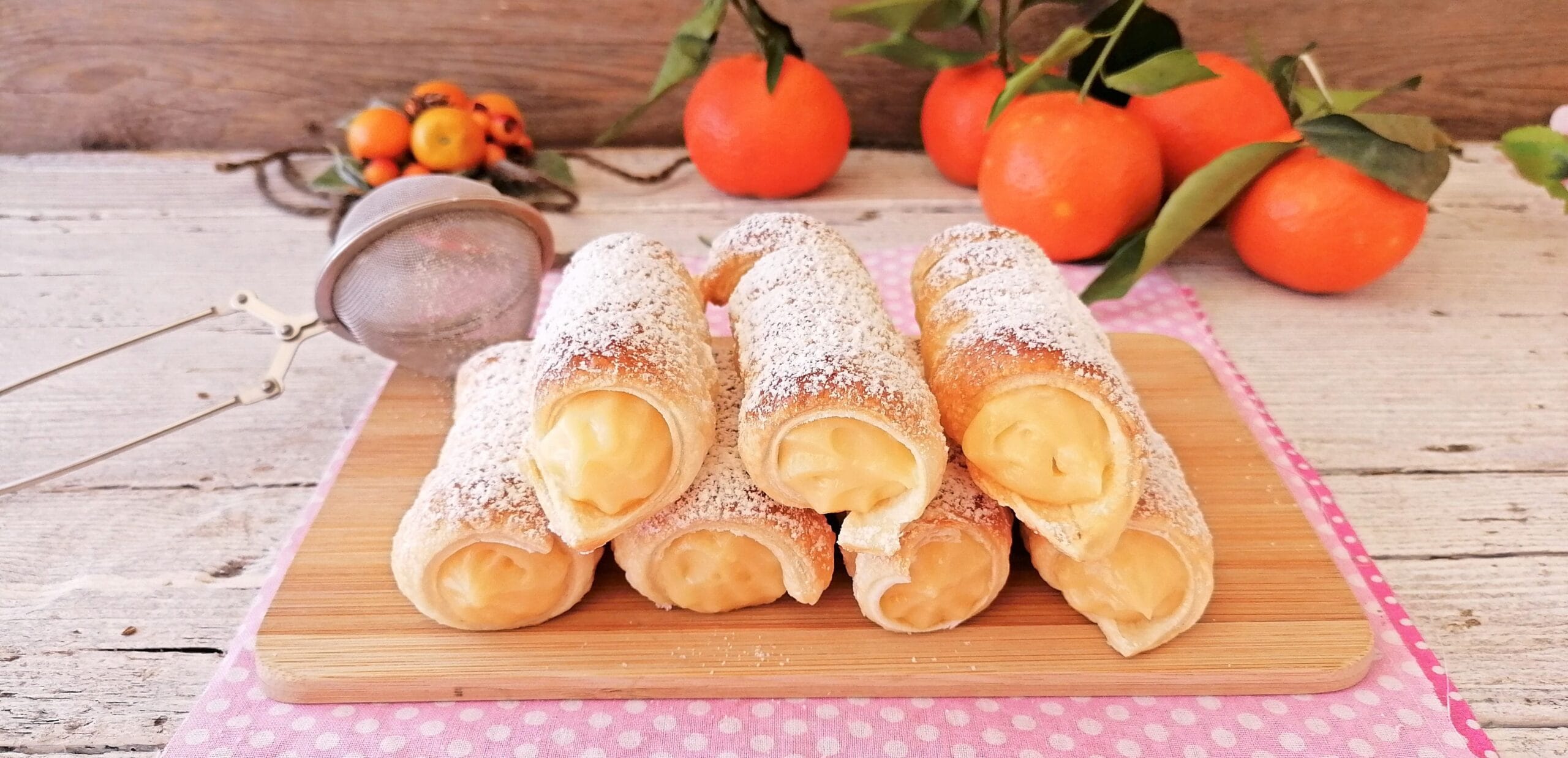 PUFF PASTRY CANNOLI WITH CREAM