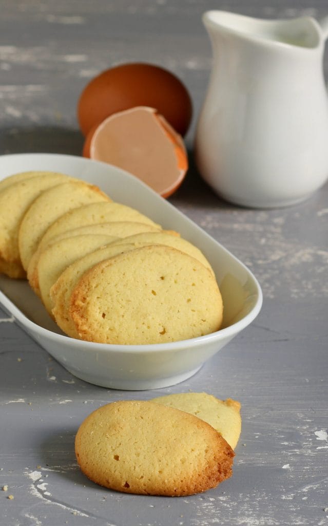 Homemade Cat's Tongue Cookies