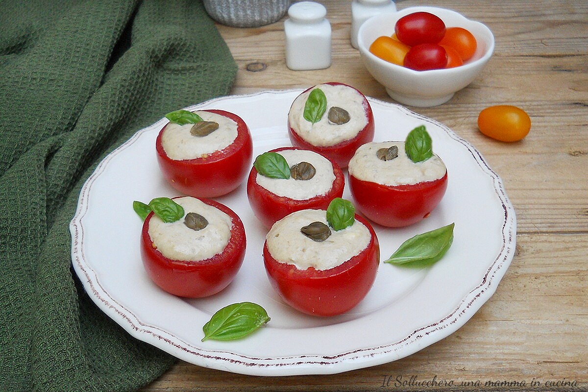 Cherry Tomatoes Stuffed with Tuna Sauce
