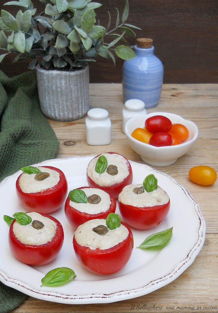 cherry tomatoes with tuna sauce vert