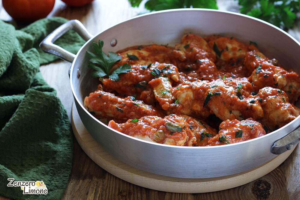 chicken wings with tomato sauce