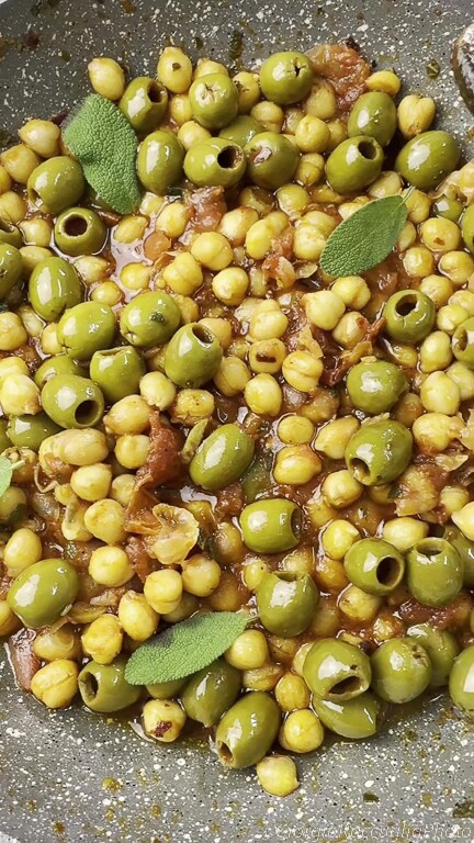 chickpeas with pan-cooked olives