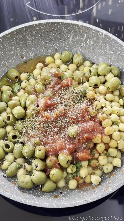 chickpeas with pan-cooked olives