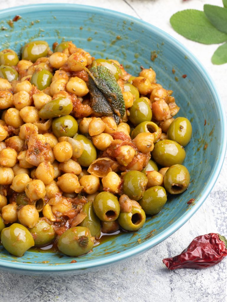 chickpeas with pan-cooked olives