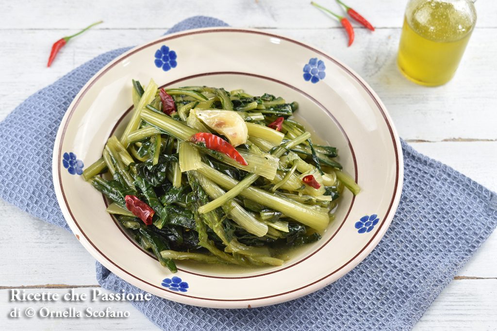 the best way to cook chicory in a pan