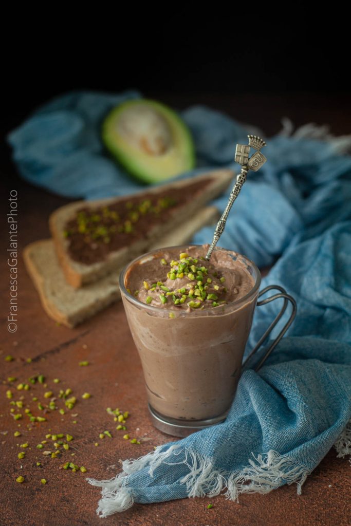 Chocolate and Avocado Mousse in a Few Minutes