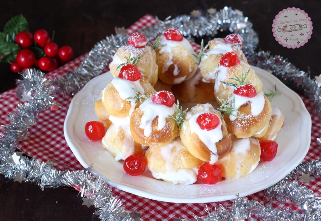 christmas wreath with cream puffs