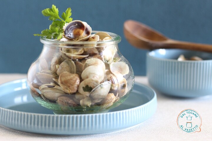 Clams in Jar Cooking