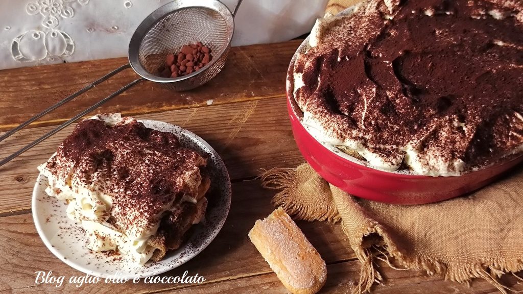 Tiramisu' with egg white and mascarpone cream, a spoon dessert without yolks, soft, creamy, and light that will win you over at the first taste