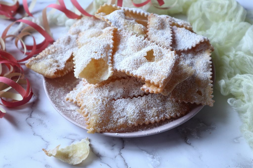 classic puffy chiacchiere