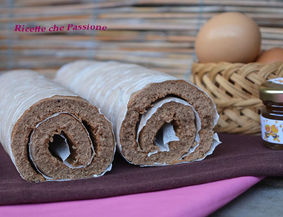 Cocoa Sponge Cake with Honey