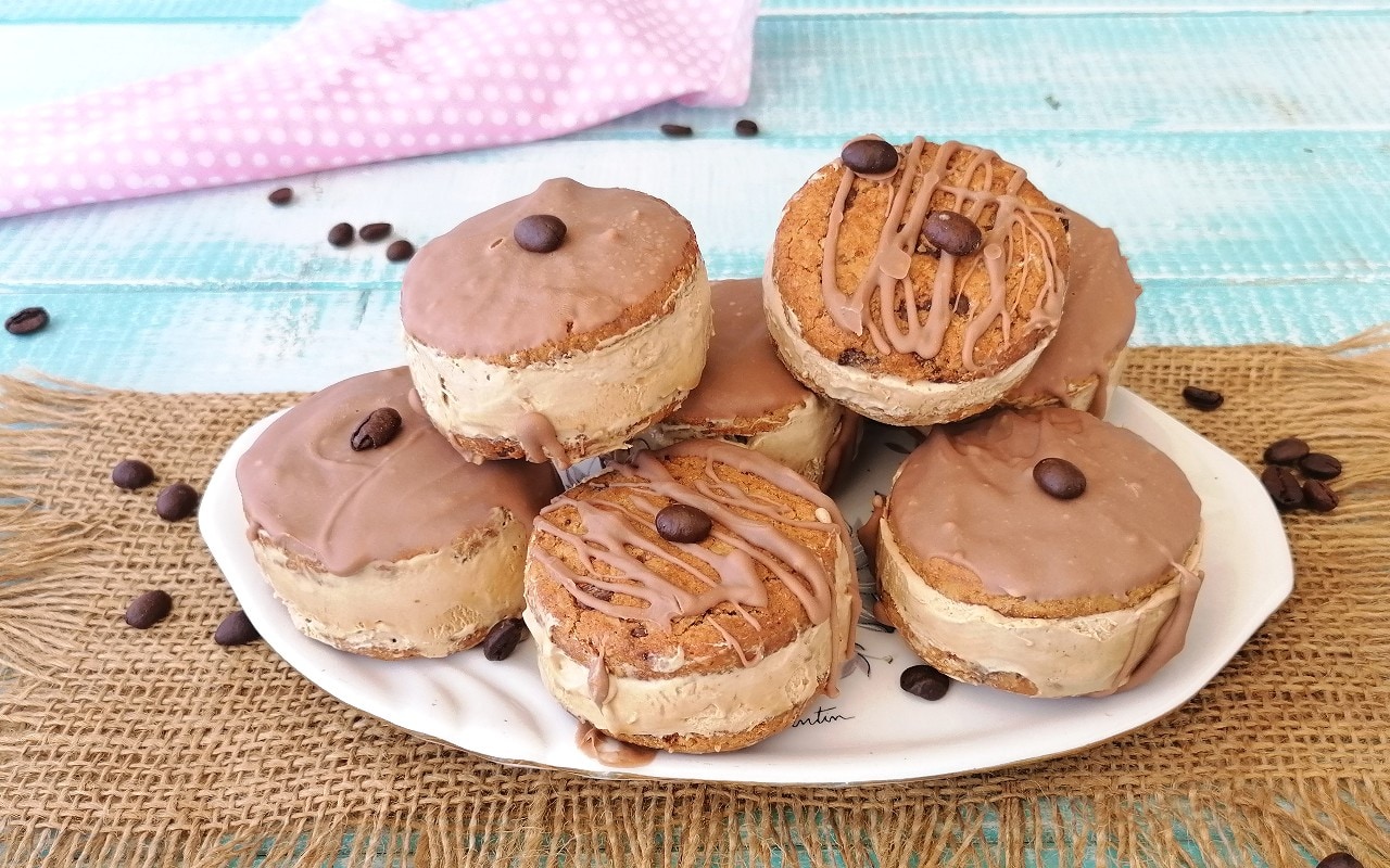 CREAMY COFFEE ICE CREAM SANDWICH THAT DOESN’T FREEZE