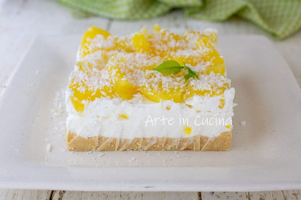 Cold coconut and pineapple cake