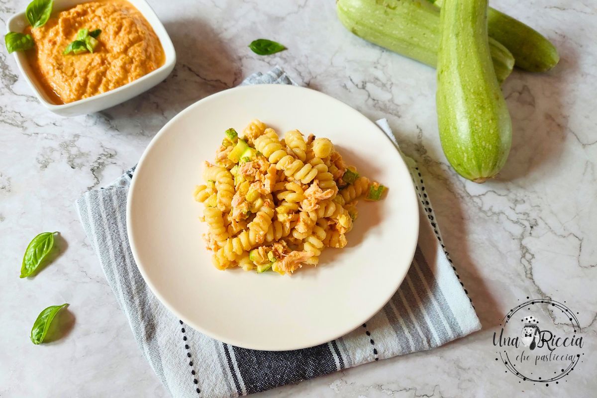 Cold pasta with fresh salmon and zucchini in raw zucchini cream