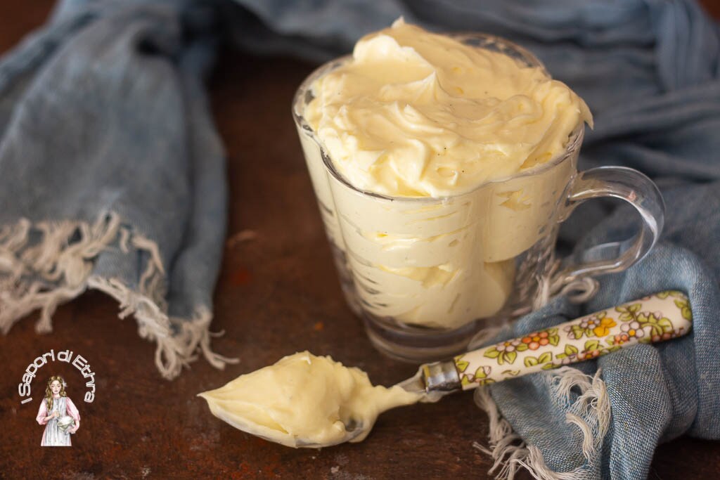 Diplomat Cream That Stays Firm for Fillings.