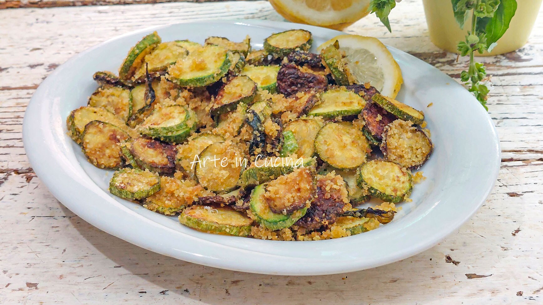 CRISPY ZUCCHINI in a pan with lemon breadcrumbs