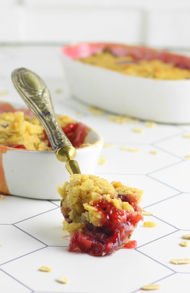 Cherry and Oat Flakes Crisp