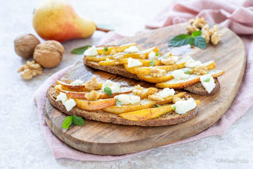 crostini with pears and walnuts